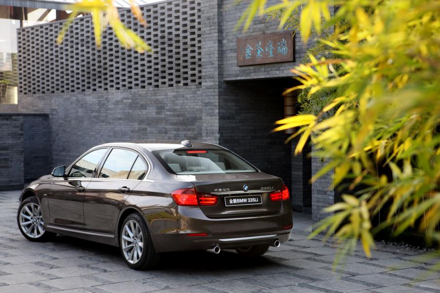  BMW 335Li 2012 года  (фото 16 из 25)